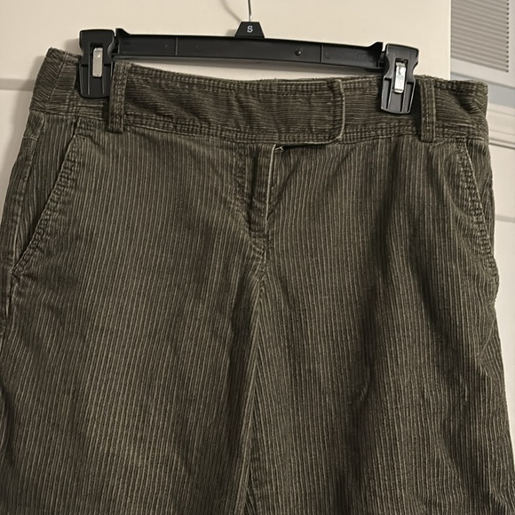 ANN TAYLOR LOFT “Marisa” Dark green corduroy capris size: 4 - Picture 2 of 5